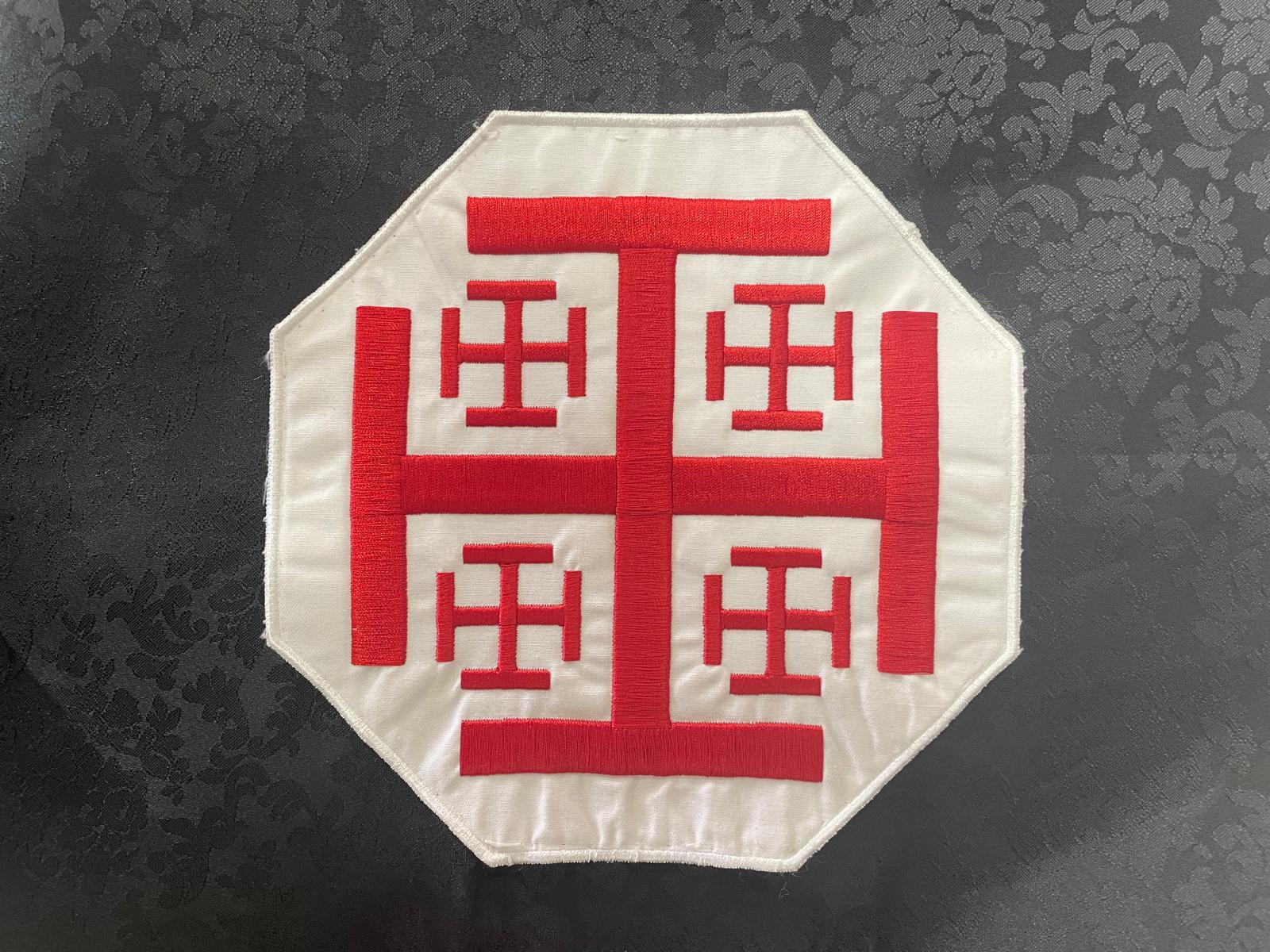 Detalle escudo bordado
